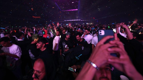 Hanya dalam lima tahun sejak Arab Saudi mencabut larangannya atas acara musik, kancah konser kerajaan bahkan bisa dibilang mengalahkan Dubai, yang telah lama dipandang sebagai pusat hiburan utama di kawasan Teluk. Â Hanya dalam lima tahun sejak Arab Saudi mencabut larangannya atas acara musik, kancah konser kerajaan bahkan bisa dibilang mengalahkan Dubai, yang telah lama dipandang sebagai pusat hiburan utama di kawasan Teluk. Â