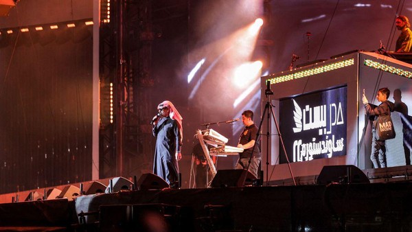 Ribuan penikmat konser musik Arab Saudi terbius keseruan Soundstorm 2022, festival musik yang diselenggarakan oleh MDLBEAST.  