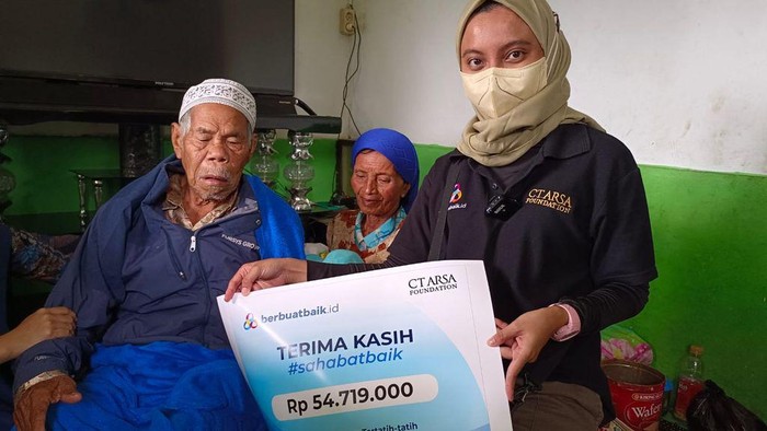 Berkat donasi dari sahabat baik, Abah Taryo bisa membeli domba untuk memulai usahanya. Donasi tersebut juga digunakan untuk membantu kehidupan Abah Taryo.