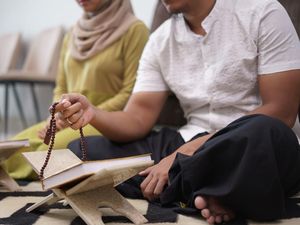 Pasangan Telanjur Berzina, Begini Cara Taubat yang Benar Menurut Islam