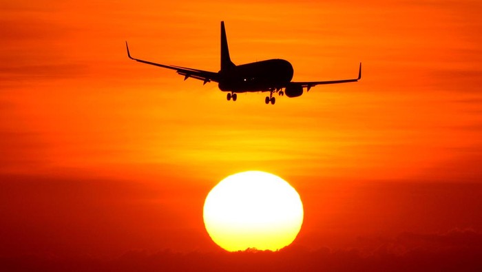 Sunset Terindah Indonesia yang Mungkin Belum Pernah Anda Lihat Lanskap matahari terbenam memiliki pesona tak terbatas. Berikut deretan foto-foto sunset Indonesia yang mungkin belum pernah Anda lihat.