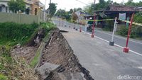 Talut Jalan Raya Basin-Gayamprit Klaten Ambrol, Ini Penyebabnya