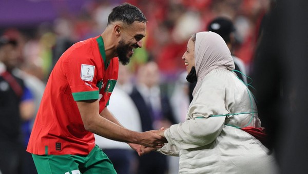 7 Momen Pemain Maroko Bersama Ibu di Piala Dunia, Rahasia Lolos Semifinal