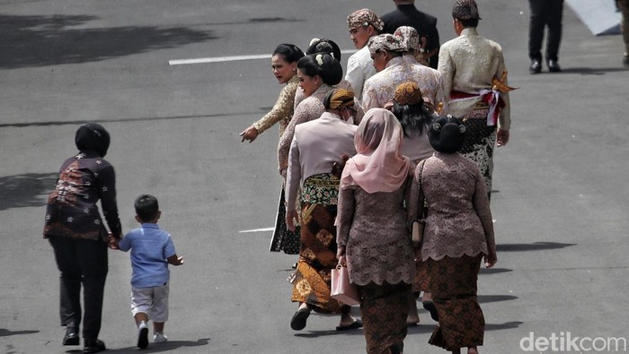1 Cucu Presiden Joko Widodo terlihat saat acara pernikahan Kaesang - Erina di Yogyakarta dan Solo, Jumat (9/11/2022), Sabtu (10/11/2022) dan Minggu (11/12/2022).