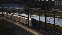 Industri perkeretaapian di Jepang, terus mengembangkan proyek berbasis energi surya dengan konsumsi tahunan sekitar 18.000.000.000 kWh. 