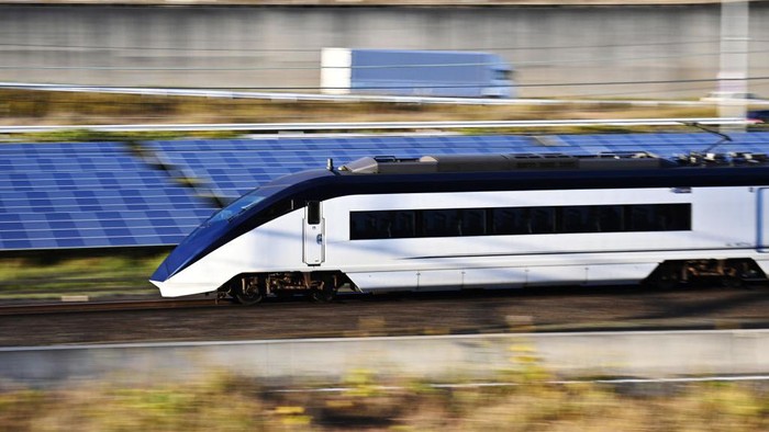 Top! Jepang Mulai Operasikan Kereta Tenaga Matahari Jepang mulai mengoperasikan kereta bertenaga matahari. Begini potretnya.