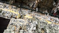 Restoran ini memang dikenal punya dekorasi uang dollar yang banyak. Namun, masih banyak pengunjung yang tetap terkejut ketika melihat jumlah dollar yang tak terhitung jumlahnya ini. Foto: onlyinyourstate.com