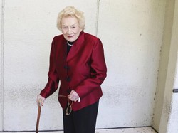 8 Foto Putri Raja Hawaii Terakhir yang Meninggal Didampingi Kekasih Lesbian