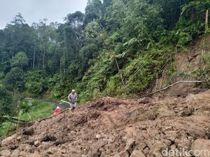 3 Wilayah di Polman Terisolir gegara Longsor, Pemprov Sulbar Kirim Alat Berat