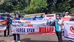 Demo Peternak Unggas yang Sebut Harga Ayam Kemurahan