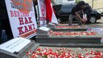 Mogok Makan dan Batu Nisan Warnai Unjuk Rasa di Komnas HAM