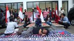 Mogok Makan dan Batu Nisan Warnai Unjuk Rasa di Komnas HAM