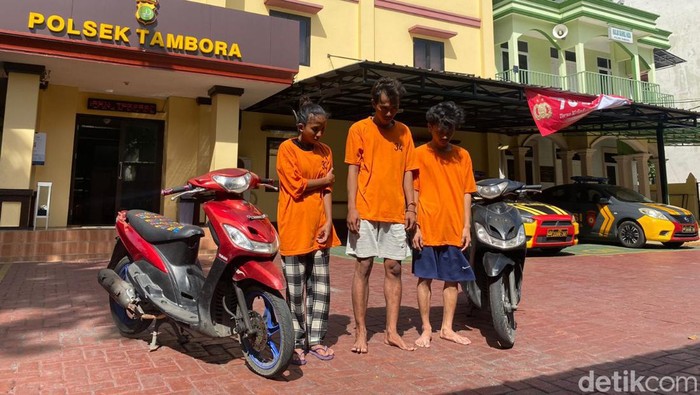Aparat Polsek Tambora menangkap komplotan pencuri sepeda motor (curanmor). Komplotan pelaku curanmor ini sudah membuat warga resah dalam dua bulan terakhir. (dok Istimewa)
