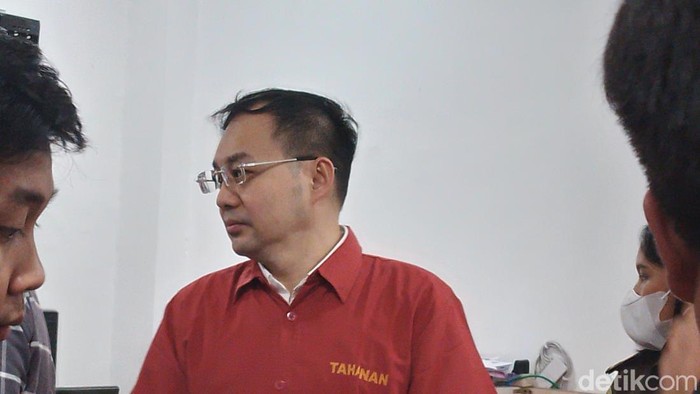 Apin BK saat berada di Kejari Medan. (Farid/detikSumut)