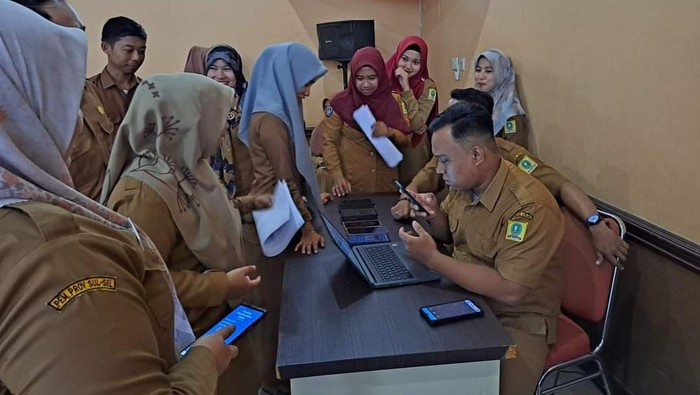 ASN Pemkab Sinjai uji coba aktivasi KTP digital.