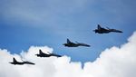 Atraksi Pesawat Tempur Sukhoi Meriahkan Hari Nusantara di Wakatobi