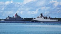 Parade Kapal Perang milik TNI Angkatan Laut juga memeriahkan puncak Hari Nusantara 2022.