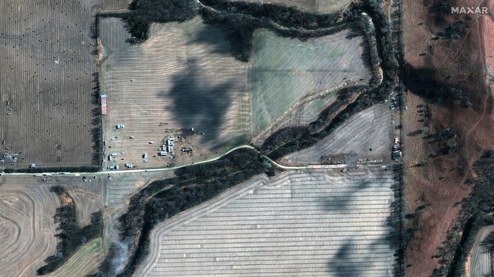 A satellite image shows emergency crews working to clean up the crude oil spill along Mill Creek following the leak at the Keystone pipeline operated by TC Energy, in Washington County, Kansas, U.S. December 10, 2022.  Satellite image 2022 Maxar Technologies/Handout via REUTERS THIS IMAGE HAS BEEN SUPPLIED BY A THIRD PARTY. NO RESALES. NO ARCHIVES. MANDATORY CREDIT. DO NOT OBSCURE LOGO