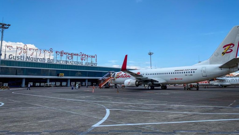Bandara I Gusti Ngurah Rai Pesawat Batik Air parkir di Bandara I Gusti Ngurah Rai, Denpasar, Bali
