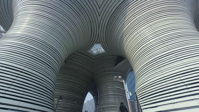 Begini Wujud Tempat Parkir Masa Depan di China yang Serba Canggih Tempat parkir masa depan di Hangzhou, China, kini sudah rampung. Begini penampakannya.