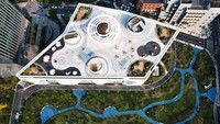 Tampak bagain atas rooftop yang sangat bersih dan nyaman. Tempat parkir ini dibangun dengan 4 lantai di bawah tanah dan 2 lantai di atas tanah.