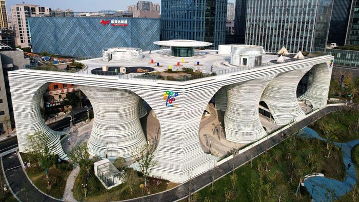 Tempat parkir masa depan di Hangzhou, China, kini sudah rampung. Begini penampakannya.