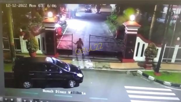 Beredar Video Mobil Pelat Merah Milik Perampok Masuk Rumdin Walkot Blitar