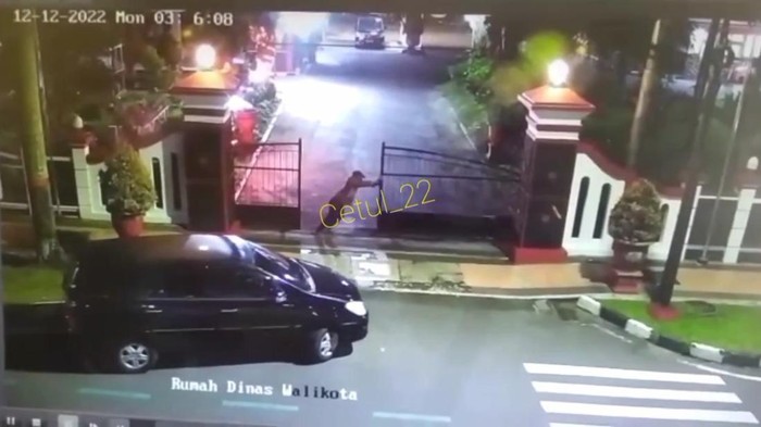Beredar Video Mobil Pelat Merah Milik Perampok Masuk Rumdin Walkot Blitar