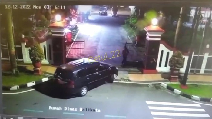 Beredar Video Mobil Pelat Merah Milik Perampok Masuk Rumdin Walkot Blitar