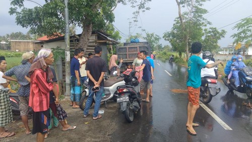 Bocah 4 tahun tewas usai sang ayah menabrak truk parkir di Jalan Soekarno Hatta, Desa Babussalam Gerung, Kecamatan Gerung, Kabupaten Lombok Barat, Selasa (13/12/2022) sore.