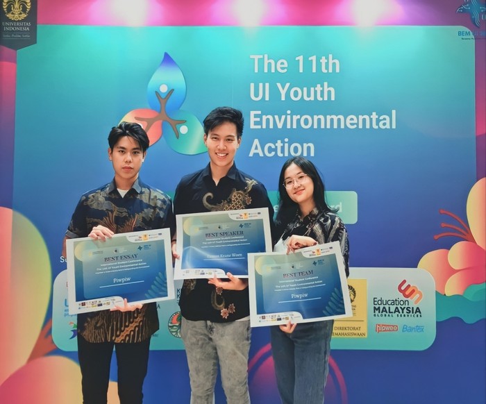 Christopher, Earron, dan Catherine, mahasiswa ITB yang menang kompetisi dengan gagasan pengolahan sampah plastik jadi listrik.