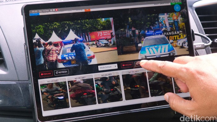 Polisi meluncurkan perangkat tilang elektronik (e-TLE) mobile. Perangkat yang dipasang di mobil Polantas ini siap menindak pelanggar lalin.