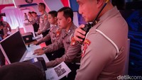 Data pelanggaran lalin kemudian diverifikasi di meja back office.