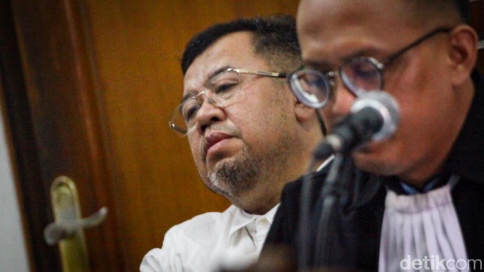 Eks Presiden Aksi Cepat Tanggap (ACT) Ahyudin hadir tatap muka di sidang kasus penggelapan dana ahli waris korban Lion Air. Sebelumnya ia hadir secara daring.