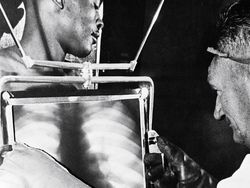 Deretan Foto Jadul Abadikan Kisah Mencengangkan