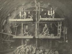 Deretan Foto Jadul Abadikan Kisah Mencengangkan