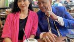 Gaya Nongkrong Hotman Paris Saat Ngopi dan Ngemil Bareng Bodyguard Baru