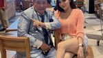 Gaya Nongkrong Hotman Paris Saat Ngopi dan Ngemil Bareng Bodyguard Baru