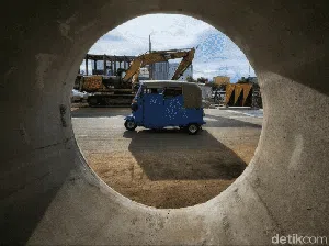 Hati-hati! Proyek Gorong-gorong di Gunung Sahari Bikin Jalan Menyempit
