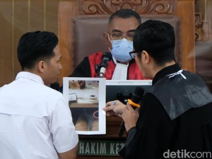 Bukti Foto Kaki Sambo Dibongkar Eliezer Saat Dijanjikan Rp 1 Miliar