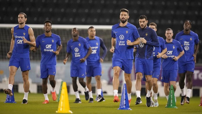 French soccer team player practise during a training session at the Jassim Bin Hamad stadium in Doha, Qatar, Monday, Dec. 12, 2022. France will play against Morocco during their World Cup semifinal soccer match on Dec. 14. (AP Photo/Christophe Ena)