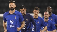 Usia senja tak mempengaruhi performa Olivier Giroud. Pemain AC Milan itu tetap menjadi andalan Prancis dalam urusan menjebol gawang lawan. (Foto: AP/Christophe Ena)