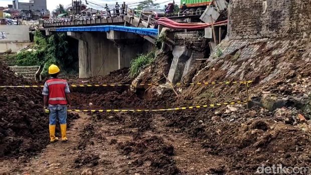 Jembatan Pamuruyan Cibadak Ambles