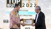 Apresiasi Top BUMN tersebut disematkan kepada Bank BTN atas keberhasilan perseroan mempertahankan kinerja positif meski berada dalam situasi ekonomi yang kurang bersahabat akibat pandemi covid-19. Bank BTN juga dinilai sebagai perusahaan pelat merah yang berinovasi sehingga pulih lebih cepat dan mampu bangkit lebih kuat di tengah pandemi.