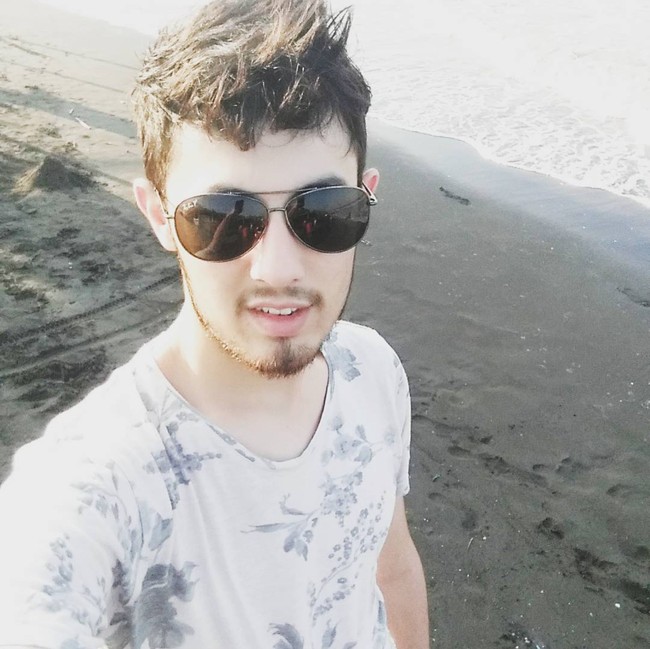 Sinetron Anak Langit yang tayang pada tahun 2017 hingga 2020 menjadi salah satu trending topik di Google pada Selasa (13/12/22). Sinetron tersebut kembali trending karena salah satu pemainnya yang bernama Kevin Sanova kini bekerja sebagai penjual roti keliling. Foto: Instagram/@kevin.sanova