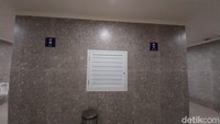 Ternyata, lokasi toilet pria dan wanita di MCC berdampingan begitu dekat. Begini penampakannya. (Foto: M Bagus Ibrahim/detikJatim)