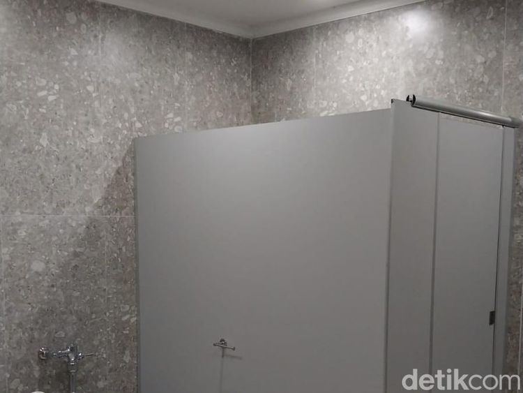Penampakan Kloset Nyeleneh Malang Creative Center di Luar Bilik Kamar Mandi