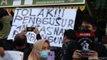 Mahasiswa dan Wali Murid Demo Tolak Relokasi SDN Pocin 1 Depok