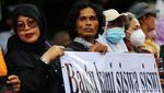 Mahasiswa dan Wali Murid Demo Tolak Relokasi SDN Pocin 1 Depok