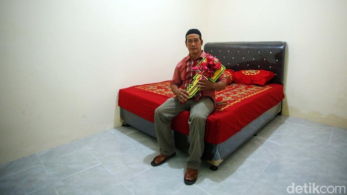 Sebuah rumah tidak layak huni di Jalan 20 Desember, Kalideres, Jakarta Barat, telah rampung dibedah oleh TNI AD. Bedah rumah itu atas inisiatif KSAD Jenderal TNI Dudung Abdurachman.